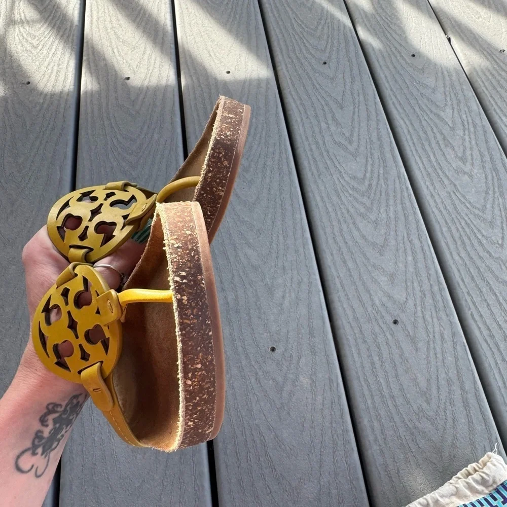 Tory Burch Miller Sandals Yellow Leather Logo Thong Size 8.5 w/ Dust Bag
